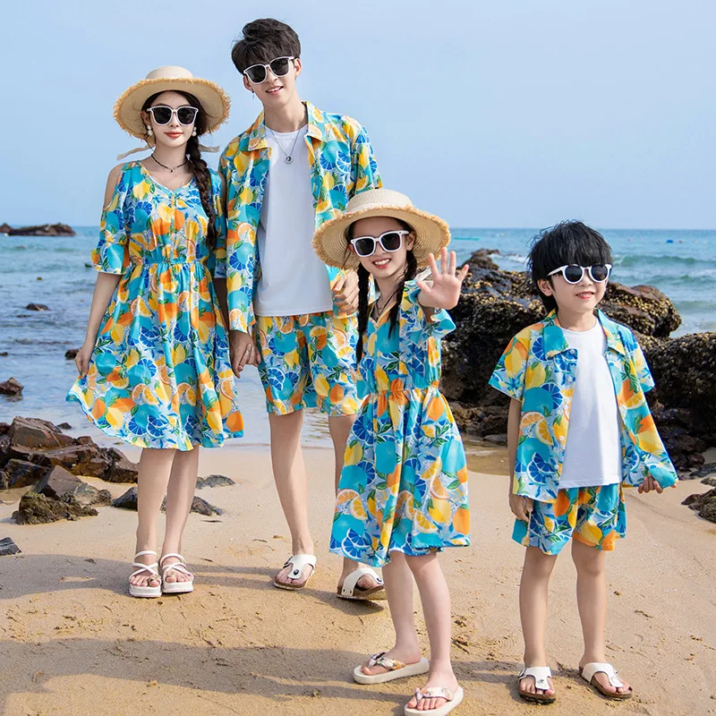 Summer Clothing Looks - Tatil alanı çift bakmak ebeveyn-çocuk giysileri