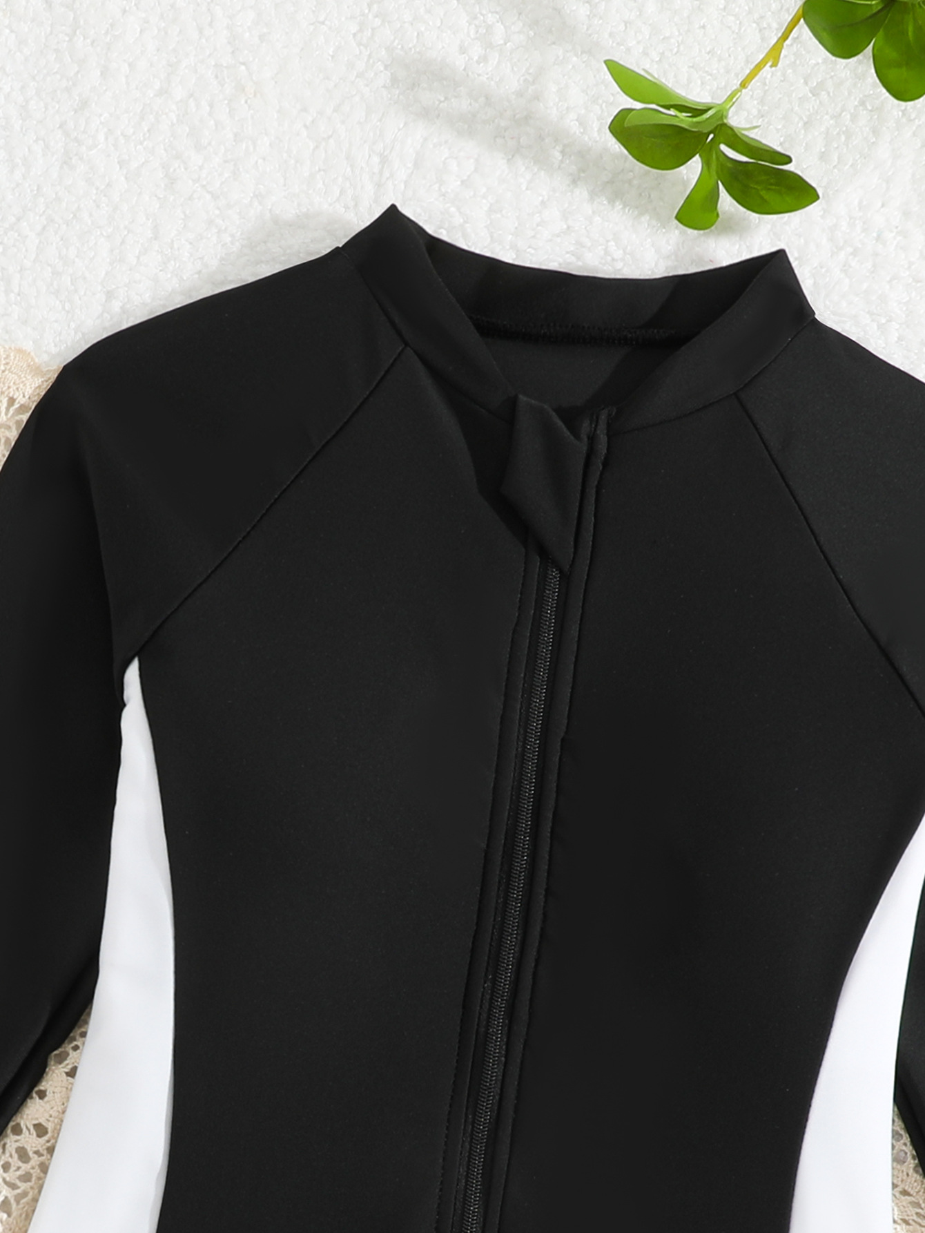 Çocuk Siyah Beyaz Renk Bloklu  - Rash Guard Long Sleeve incelemesi ve fiyatı